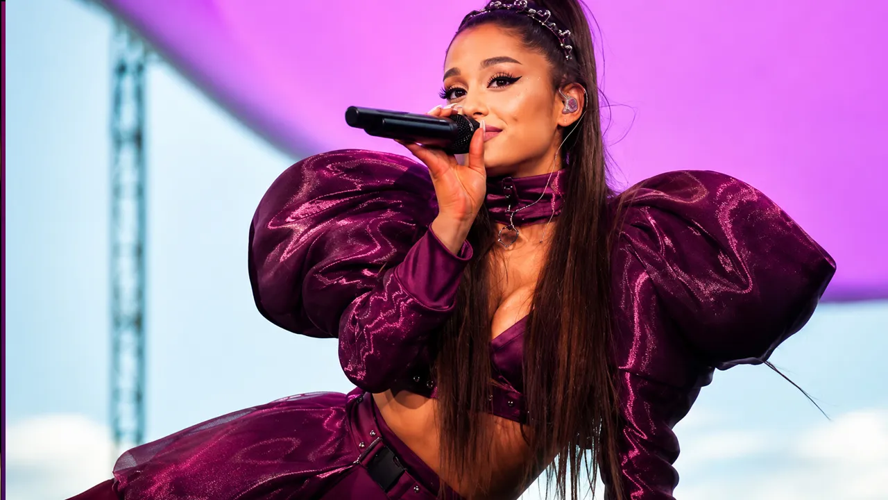 Fans Comfort Ariana Grande After Tearful Performance